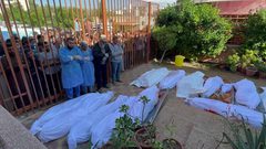 عائلة الأسطل تودع جثامين أكثر من 25 شهيدا من أفرادها بعد قصف منزلهم