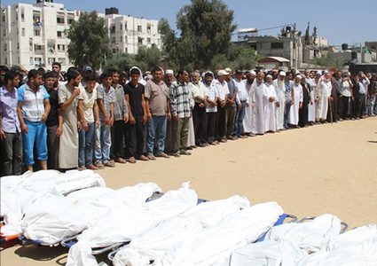 عائلة الأسطل تودع جثامين أكثر من 25 شهيدا من أفرادها بعد قصف منزلهم