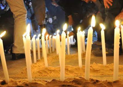 إضاءة الشموع في ساحة المهد اسنادا لأهلنا في قطاع غزة