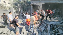 جانب من عمل طواقم الدفاع المدني والطواقم الطبية وعمليات الانقاذ في المنازل بغزة