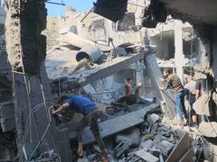 قصف منزل عائلة حبوش في غزة  12 شهيدا وإصابة العشرات والبحث عن مفقودين