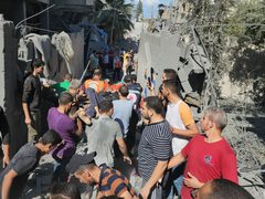 قصف منزل عائلة حبوش في غزة  12 شهيدا وإصابة العشرات والبحث عن مفقودين
