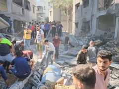 قصف منزل عائلة حبوش في غزة  12 شهيدا وإصابة العشرات والبحث عن مفقودين