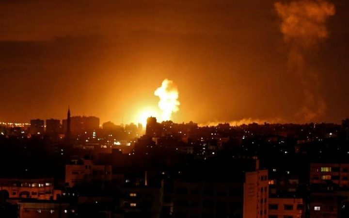 استشهاد طفل رضيع وإصابة آخرين بقصف إسرائيلي على منزل بمخيم النصيرات وسط قطاع غزة