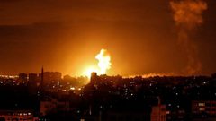 استشهاد طفل رضيع وإصابة آخرين بقصف إسرائيلي على منزل بمخيم النصيرات وسط قطاع غزة