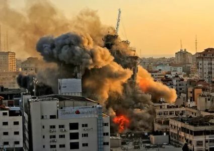 الاحتلال يقصف أربعة أبراج سكنية في منطقة الزهراء بغزة