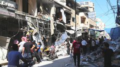 طائرات الاحتلال تدمر منزل لعائلة المجايدة وعدد من المنازل المجاورة له وسط مدينة