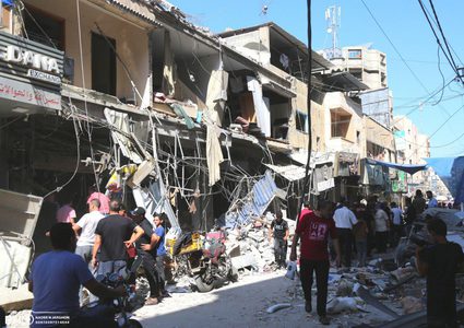 طائرات الاحتلال تدمر منزل لعائلة المجايدة وعدد من المنازل المجاورة له وسط مدينة