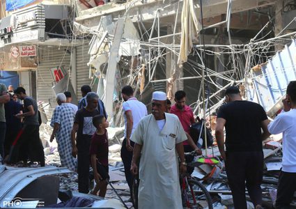 طائرات الاحتلال تدمر منزل لعائلة المجايدة وعدد من المنازل المجاورة له وسط مدينة