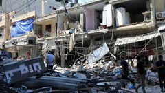 طائرات الاحتلال تدمر منزل لعائلة المجايدة وعدد من المنازل المجاورة له وسط مدينة