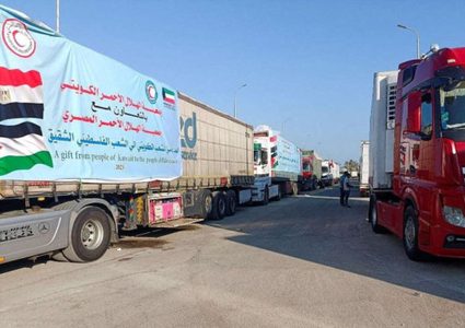 مئات الشاحنات من المساعدات بانتظار دخول القطاع