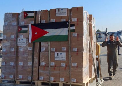 مسؤول مصري: غدا سيفتح المعبر لدخول مساعدات إلى غزة