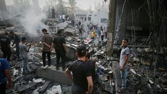 مشاهد من انتشال المصابين من تحت الأنقاض نتيجة القصف الإسرائيلي