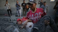 مشاهد من انتشال المصابين من تحت الأنقاض نتيجة القصف الإسرائيلي