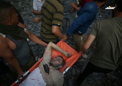 مشاهد من انتشال المصابين من تحت الأنقاض نتيجة القصف الإسرائيلي