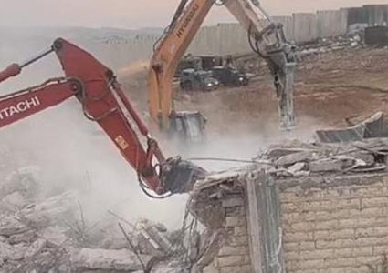 مستوطنون يحرقون مسكنا ويدمرون خطوط مياه شمال أريحا