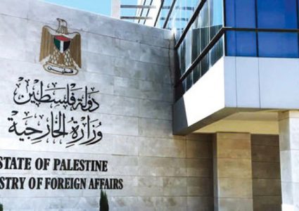 "الخارجية" وسفاراتها يواصلون نشاطهم الدبلوماسي لفضح جرائم الاحتلال ضد شعبنا