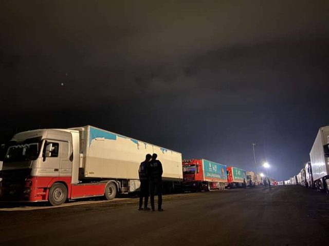 الهلال الأحمر المصري: من الممكن إدخال المزيد من شاحنات المساعدات إلى غزة