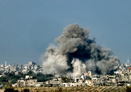 مشاهير هوليود يطالبون بايدن بالضغط لإنهاء قصف غزة