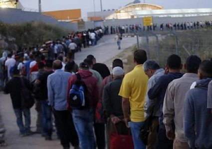 إسرائيل: 160 ألف عامل أجنبي سيحلون محل عمال الضفة