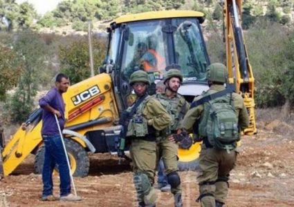 الاحتلال يستولي على جرافة قي نابلس