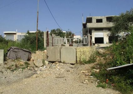 الاحتلال يضع مكعبات اسمنتية على مداخل قراوة بني حسان وكفل حارس