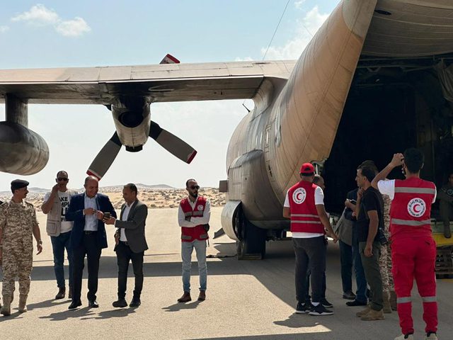 منذ بدء العدوان- 27 طائرة محملة بالمساعدات لأهالي غزة وصلت مطار العريش