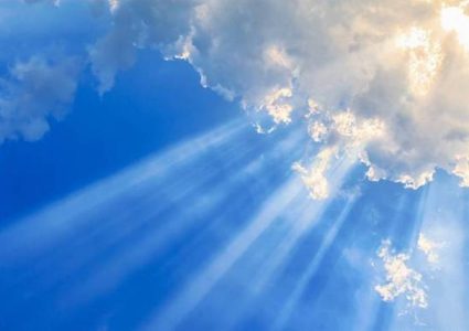 الطقس: أجواء غائمة جزئيا مع بقاء الحرارة أعلى من معدلها العام بـ4 درجات