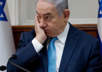 3 وزراء على الأقل يبحثون الاستقالة في حكومة نتنياهو