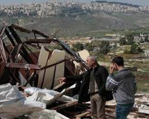 مستوطنون يهدمون غرفة زراعية جنوب بيت لحم