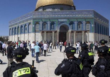 مستوطنون يقتحمون "الأقصى" وشرطة الاحتلال تمنع الطلبة من الوصول إلى مدارسهم