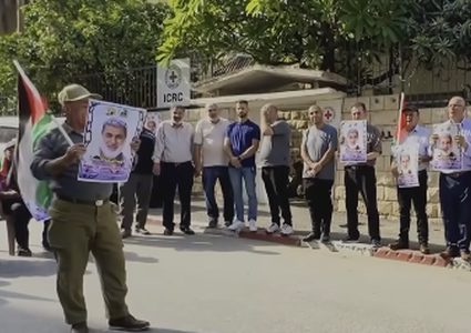 استنكارًا لجرائم الاحتلال .. وقفة تضامنية في طولكرم مع الأسرى وغزة