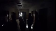 المستشفى الإندونيسي في غزة يغرق بظلام دامس بسبب انقطاع الكهرباء