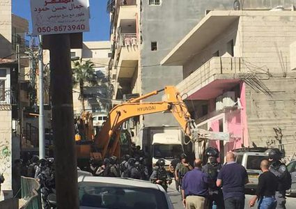 القدس: هدم منشأة تجارية ومنشأة للخيول