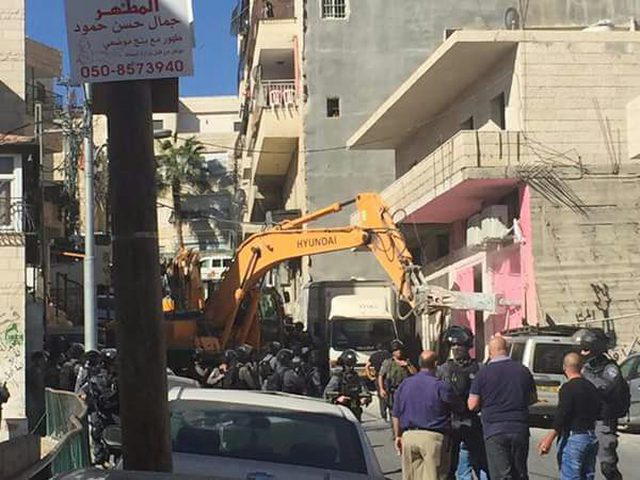 القدس: هدم منشأة تجارية ومنشأة للخيول