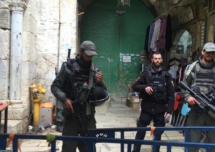 الاحتلال يغلق المسجد الأقصى بشكل مفاجئ ويمنع الدخول إليه