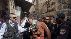 الاحتلال يعتقل 5 مقدسيين بينهم فتاة