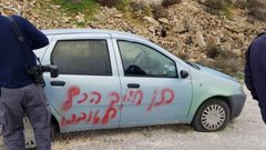 مستوطنون يعطبون إطارات 10 مركبات في بيت إكسا