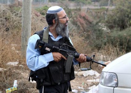 مستوطنون يطلقون النار على مزارعين في قراوة بني حسان ويجبرونهم على مغادرة أرضهم