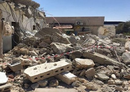 الاحتلال يهدم منزلا في حي الشيخ جراح ويجبر مواطنا على هدم منزله في بيت حنينا