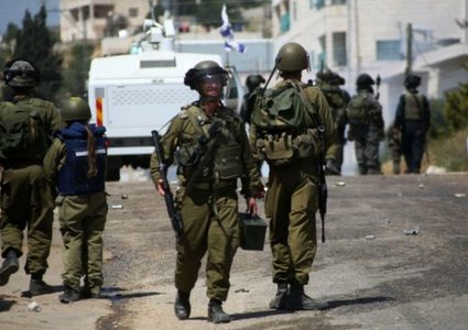الاحتلال يعتقل 3 شبان شرق أريحا
