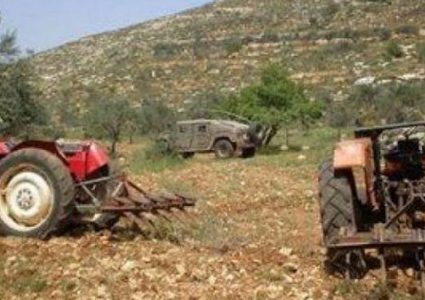 الاحتلال يستولي على جرار زراعي وصهريج مياه ومركبة في الأغوار