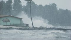 الإعصار أوتيس يشتدّ ليصبح خطيراً للغاية