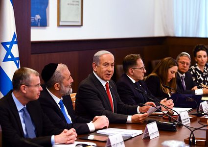 صحفي إسرائيلي: خياران أمام حكومة نتنياهو وكلاهما صعب