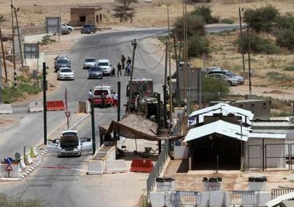 الاحتلال يشدد إجراءاته عند حاجز الحمرا العسكري
