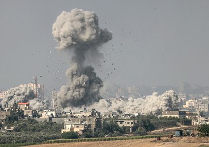 خمسة شهداء وعشرات الجرحى في سلسلة غارات على حيي تل الهوى والزيتون