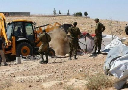 مستوطنون يهاجمون المواطنين في تجمع عرب المليحات