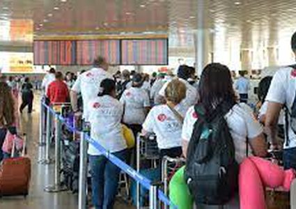 نحو 4 آلاف عامل أجنبي يغادرون إسرائيل بسبب الحرب ويتركونها في أزمة