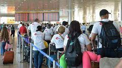 نحو 4 آلاف عامل أجنبي يغادرون إسرائيل بسبب الحرب ويتركونها في أزمة