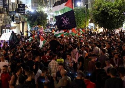 مسيرات حاشدة في الضفة تضامنًا مع غزة وتنديدًا بالعدوان الإسرائيلي
